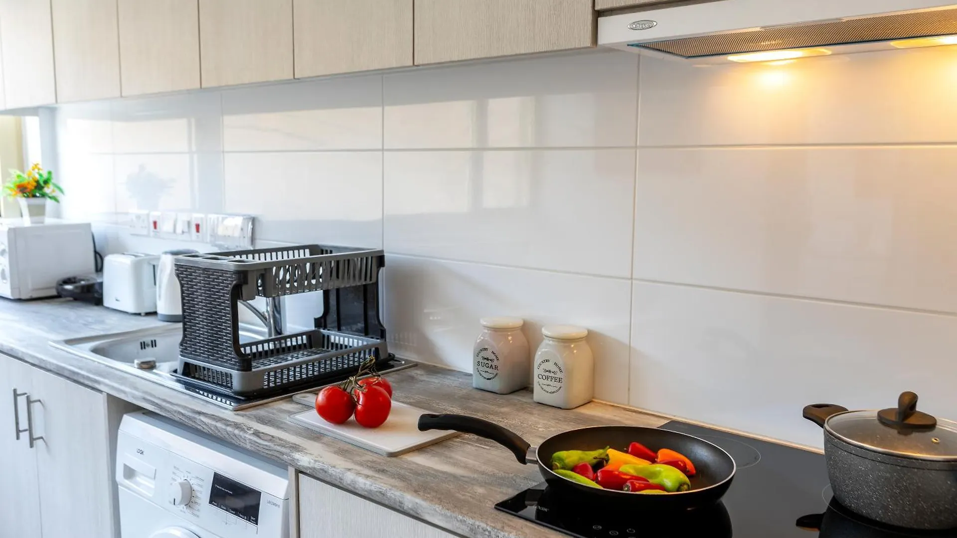 C-Premium Apts 100M From Beach And City Centre Larnaca 0*,  Cypern
