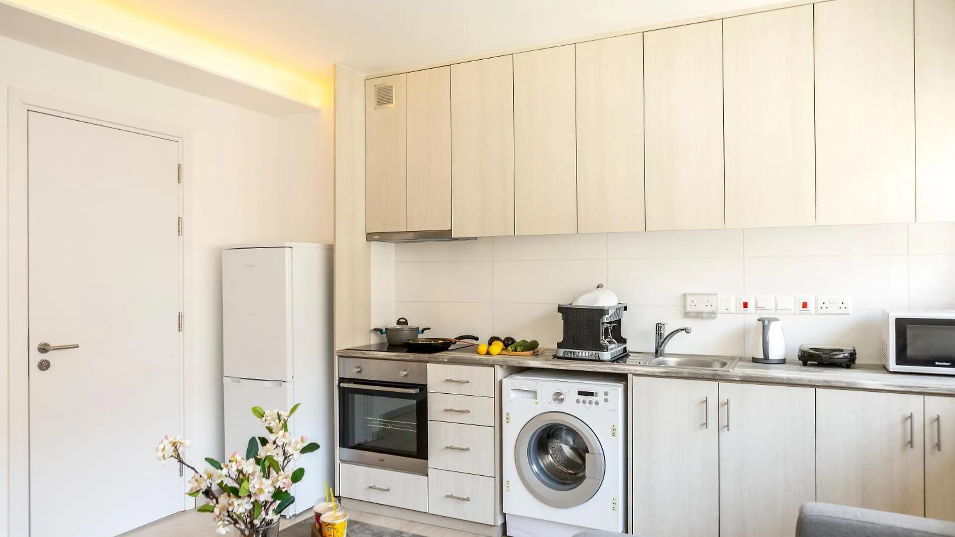 Апартаменты C-Premium Apts 100M From Beach And City Centre Ларнака