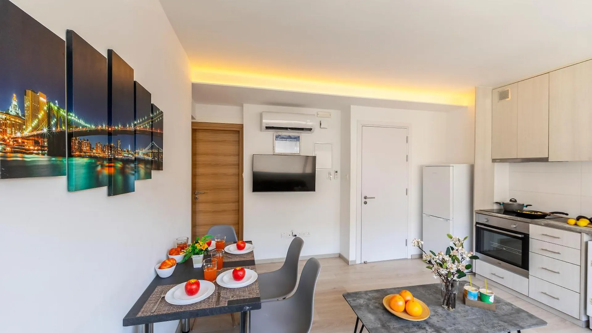 Apartment C-Premium Apts 100M From Beach And City Centre Larnaca
