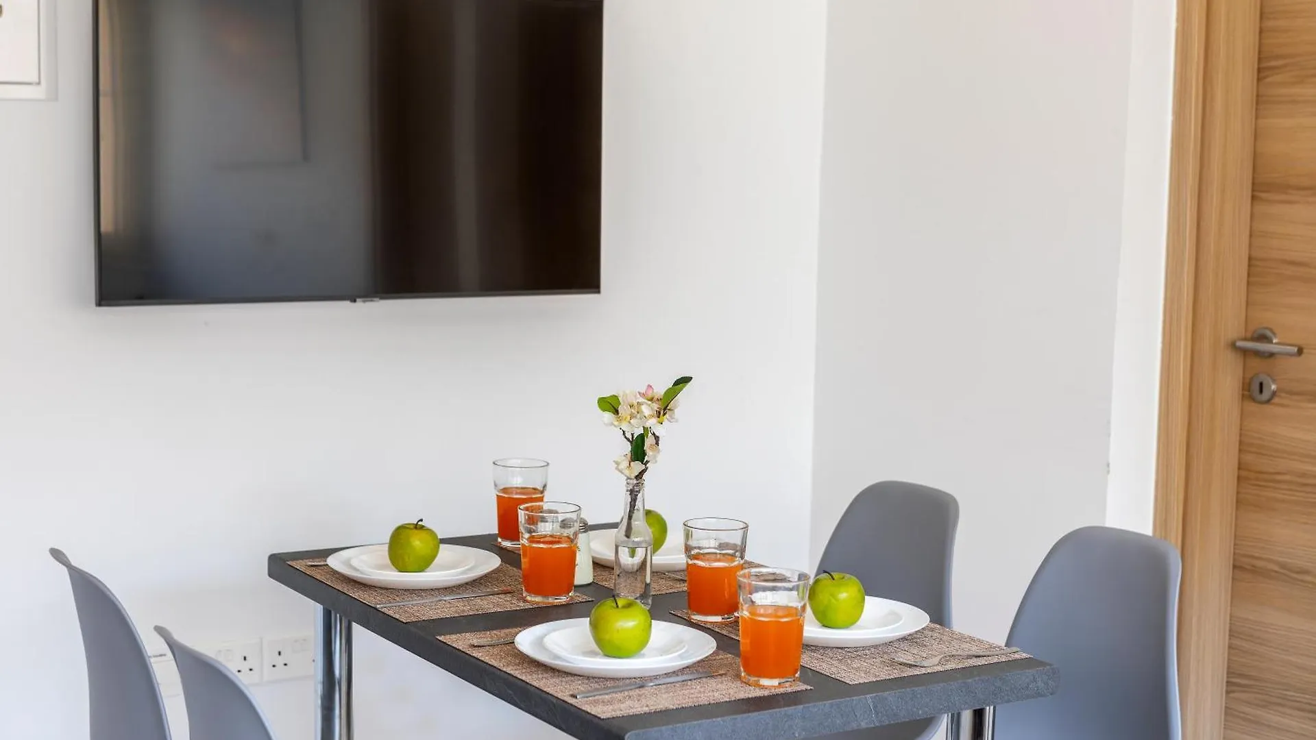 Apartment C-Premium Apts 100M From Beach And City Centre Larnaca